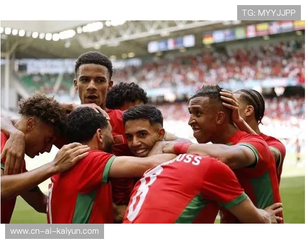 非洲杯赛场摩洛哥球迷狂欢，东道主气势如虹助球队小组领跑