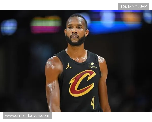 骑士第三节莫布利高位策应轰38分，布朗临时变阵应对